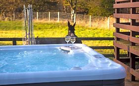 Glen Bay - 2 Bed Lodge On Friendly Farm Stay With Private Hot Tub
